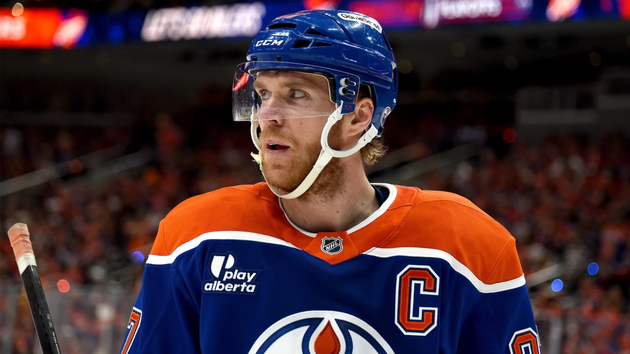 McDavid стверджує, що 'всі варіанти на розгляді', оцінюючи майбутнє Ойлерс