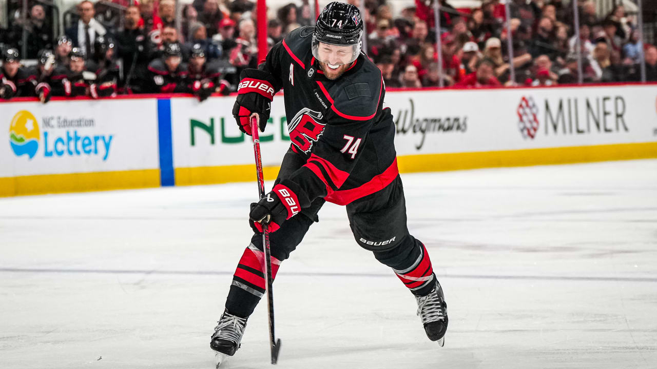 Статус NHL: Славін повернувся з ІР, грає за Хураканів